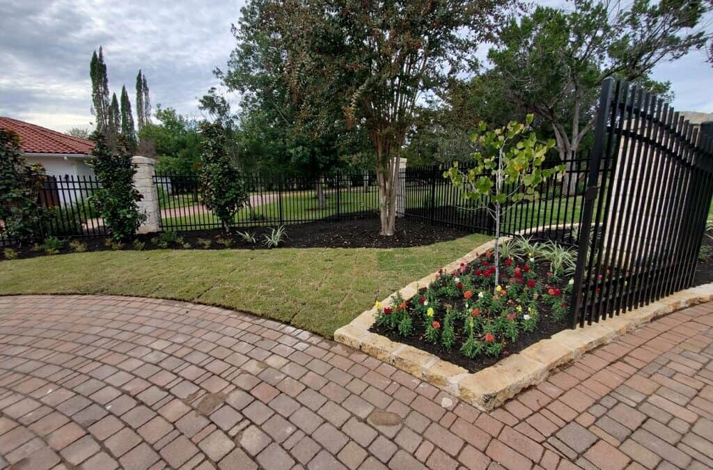 Tips For Designing An Outdoor Living Space You’ll Use All Year